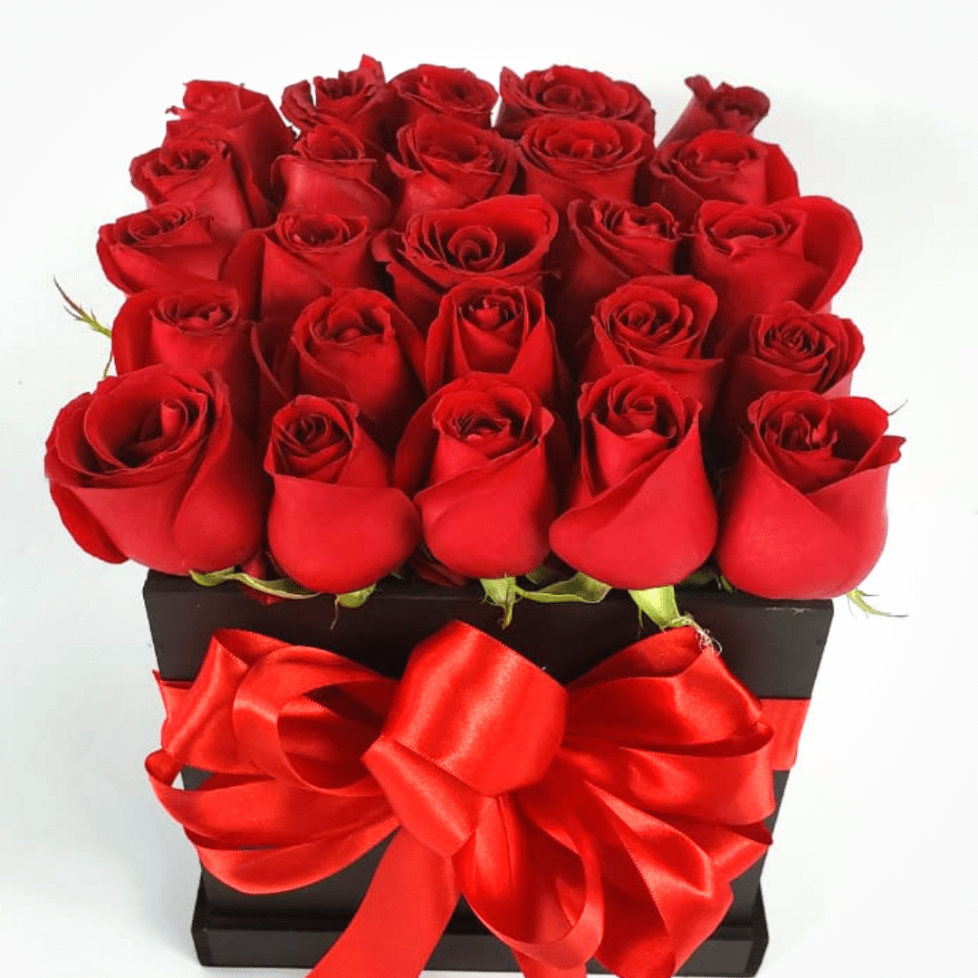 Caja de flores negra con rosas rojas - Son Flores | Flores a domicilio