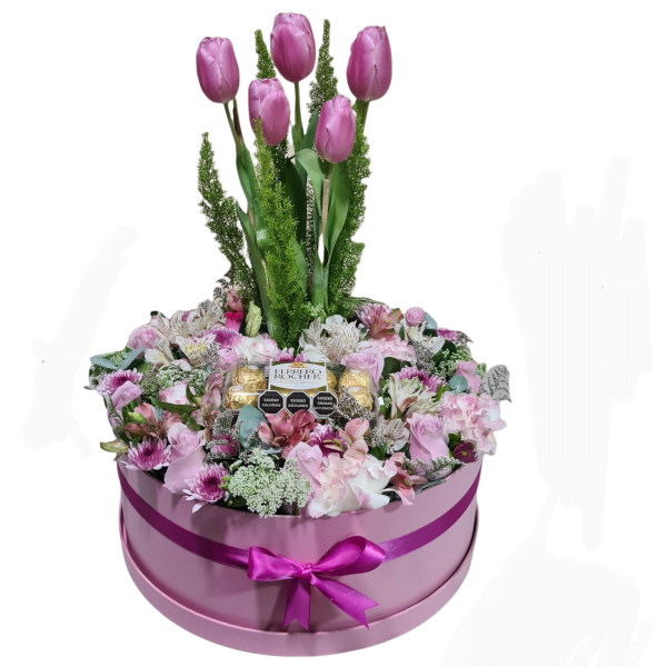 Caja de flores y tulipanes